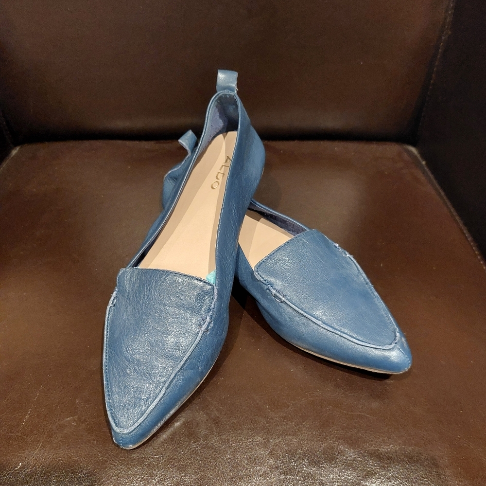 Aldo Pointed Soft Leather Flats – Women’s Size 7 – Blue
